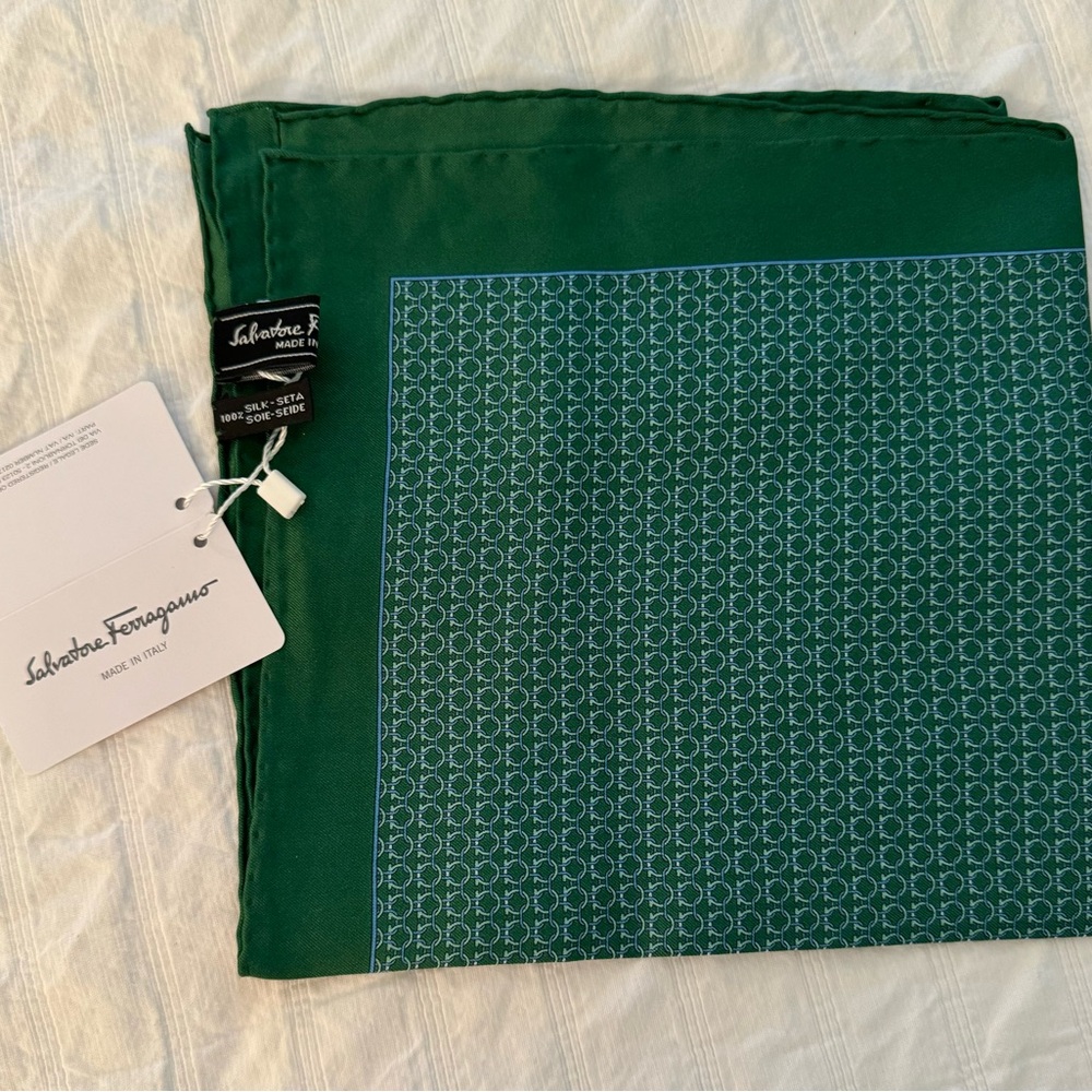Salvatore Ferragamo 100% silk pocket square🤍Made in Italy🤍Ferragamo logo🤍